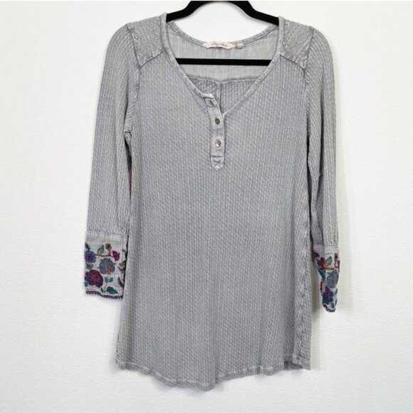 Soft Surroundings XS Gray Waffle Knit Tunic Embroidered Cuffs Button Placket - Picture 2 of 9